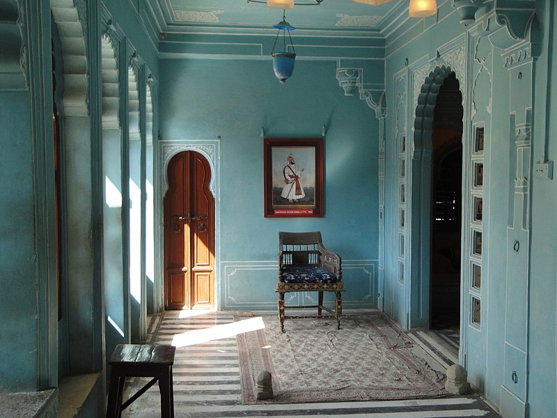 File:A room inside City Palace. Udaipur.jpg