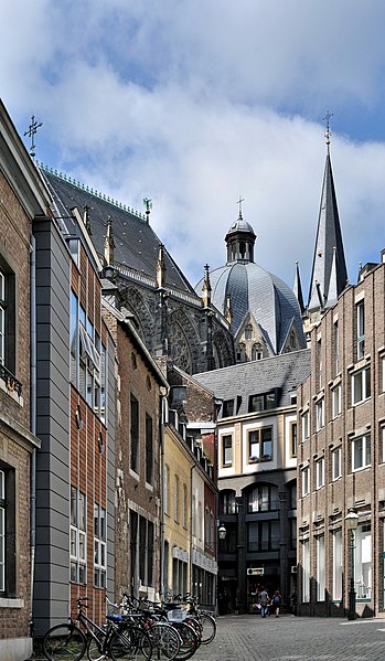 File:Aachen, Hof, 2011-07 CN-01.jpg