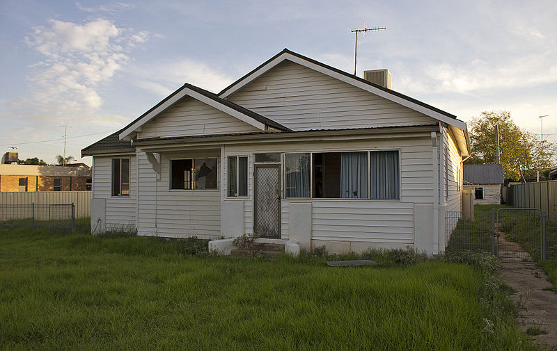 File:Abandoned house in Leeton.jpg