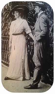 Ektors Gimārs kopā ar sievu