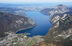 Aerial image of the Traunsee (view from the south).jpg