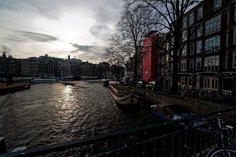 File:Amsterdam - Zwanenburgwal - View SW towards River Amstel.jpg