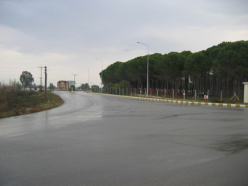 File:Anayol üzerinde (Antalya - Serik) - panoramio.jpg