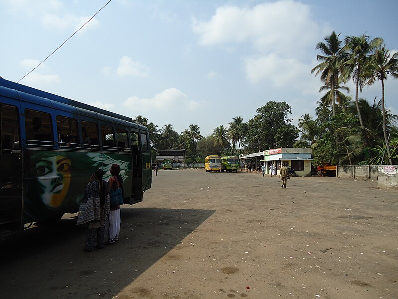 File:Angamaly Municipal Bus Stand.JPG