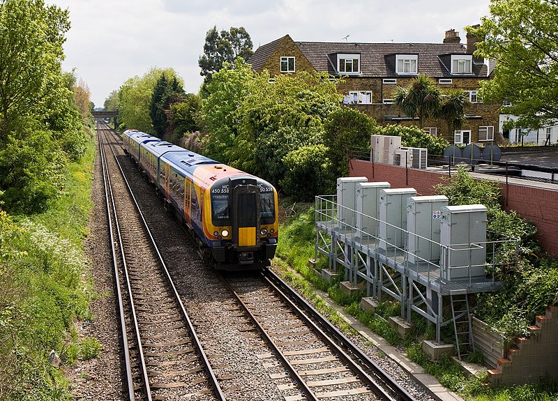 File:Approaching Grove Park Terrace - geograph.org.uk - 1850308.jpg