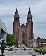 Arnhem Sint Walburgiskerk Fassade 2.jpg