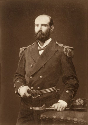 Arturo Prat con espada.jpg