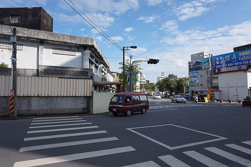 File:At an Intersection near Downtown Luodong.jpg