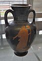 Deutsch: Im w:de:Hetjens-Museum Düsseldorf vor dem Duisburger Sommertreff 2010 aufgenommenes Foto. Attisch-rotfigurige Amphora (Doppelhenkelvase) mit mythologischen Darstellungen. Irdenware mit Glanzengobe, um 470 vor Christus.