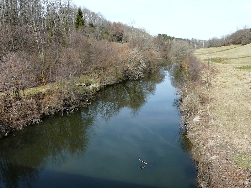 File:Auvézère Payzac amont pont D75.JPG