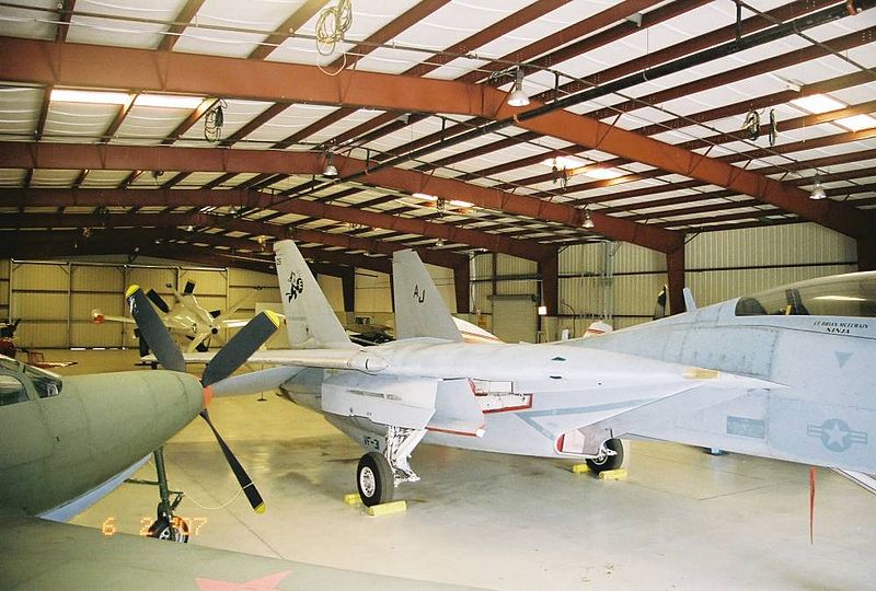 File:Auxillary hangar Bell P-63 Kingcobra Grumman F-14D-R Super Tomcat 159619 Lockheed XFV-1 Salmon frontR FLAirMuse 2June07 (15303356196).jpg