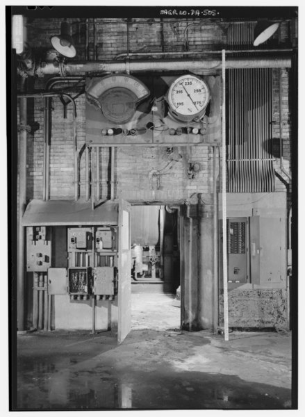 File:BOILER HOUSE GROUND FLOOR, LOOKING THROUGH DOOR INTO THE SOUTH GALLERY - Delaware County Electric Company, Chester Station, Delaware River at South end of Ward Street, Chester, HAER PA,23-CHES,2-61.tif