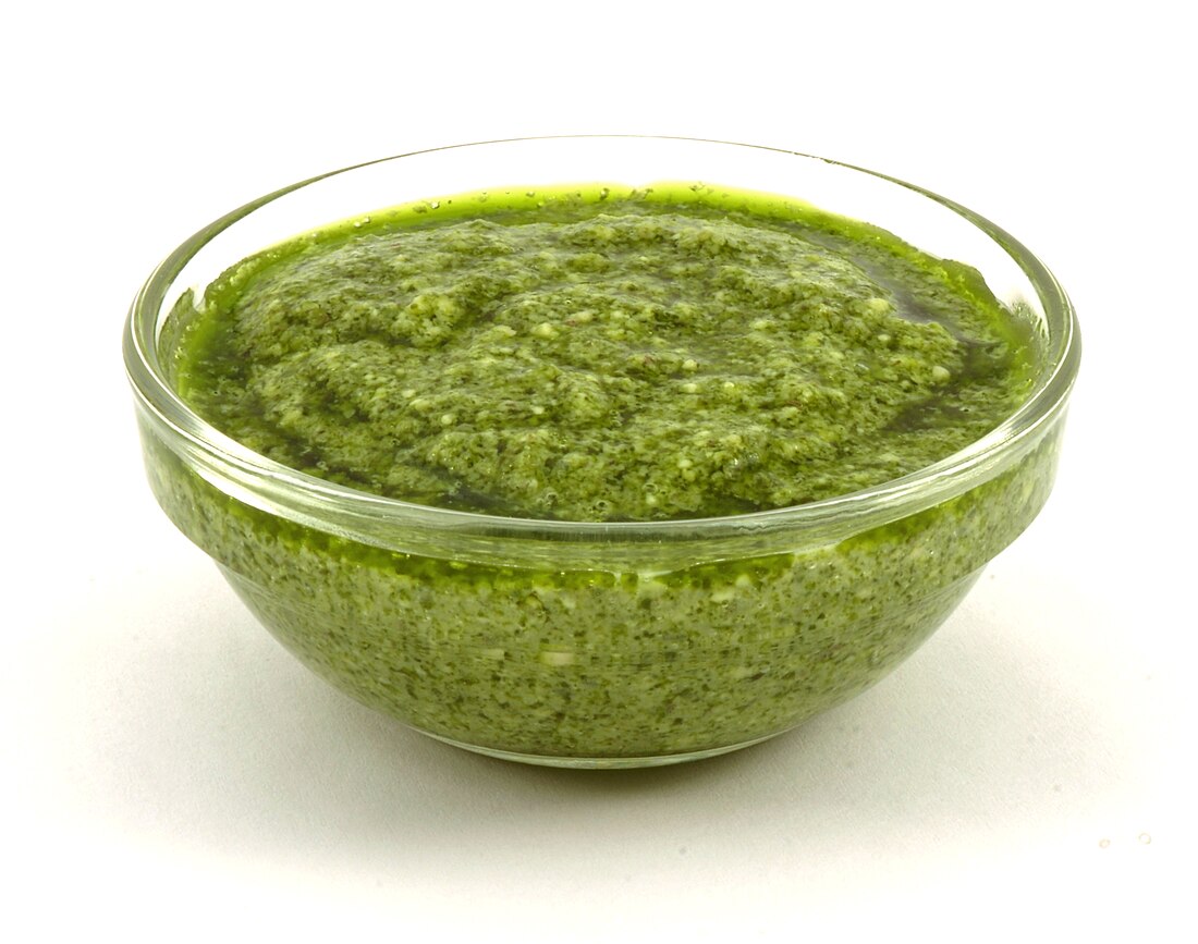 File:BasilPesto.JPG