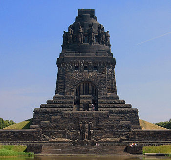 Völkerschlachtdenkmal (con visitantes arriba, abajo a la derecha etc.)