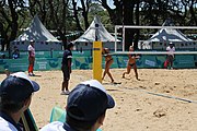 Deutsch: Beachvolleyball bei den Olympischen Jugendspielen 2018; Tag 8, 14. Oktober 2018; Mädchen, Achtelfinale – USA-Peru 2:0 (21–19/21–12) English: Beach volleyball at the 2018 Summer Youth Olympics at 14 October 2018 – Girls Round of 16 – USA-Peru 2:0 (21–19/21–12)