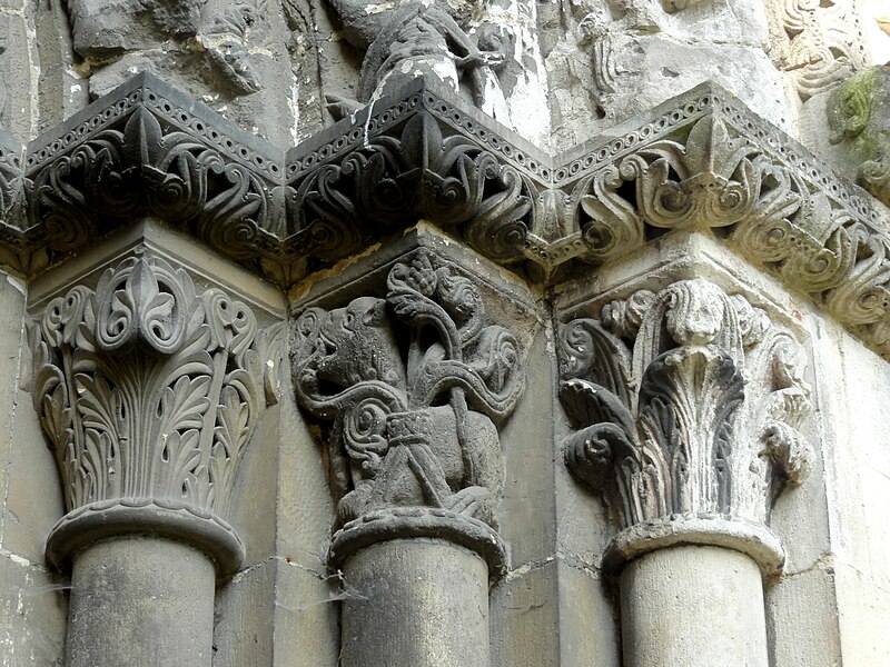 File:Beauvais (60), église Saint-Étienne, portail nord, chapiteaux à droite.JPG