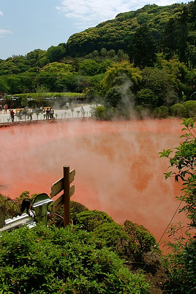 File:Beppu Chinoike-jigoku03n3200.jpg