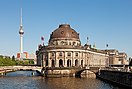 Berliner Museumsinsel Fernsehturm.jpg