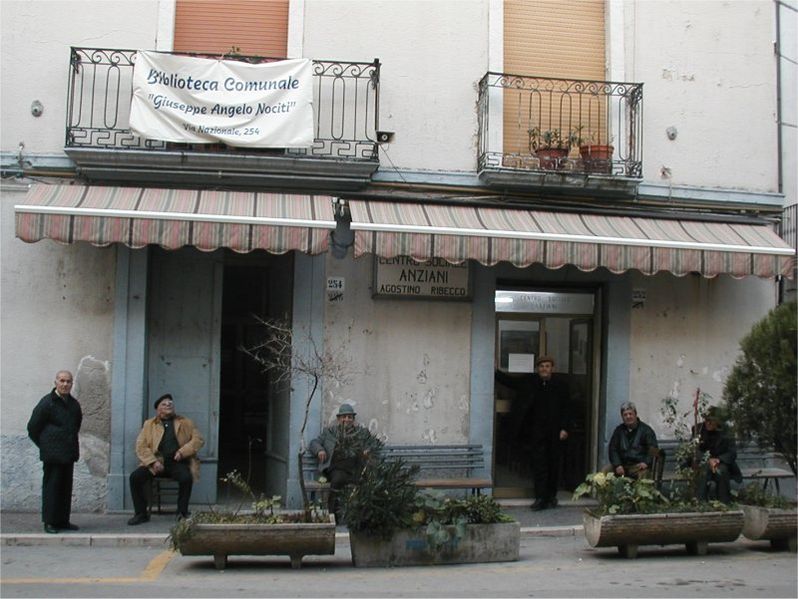 File:Biblioteca comunale (Spezzano Albanese).jpg