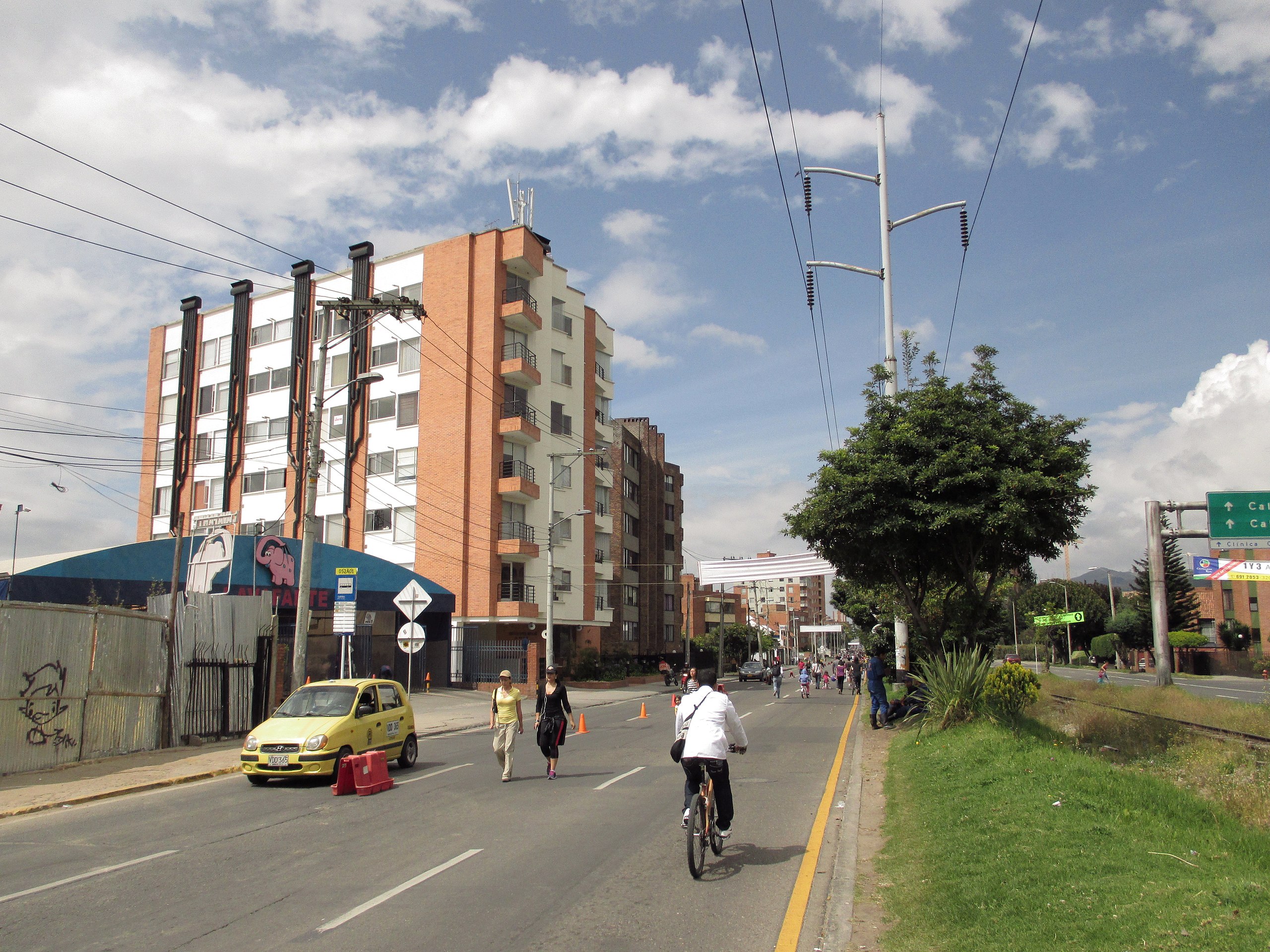 Archivo:Bogotá, ciclovía carrera 9 calle  - Wikipedia, la  enciclopedia libre