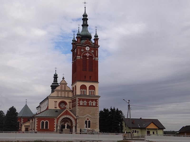 File:Borzęcin kościół.jpg