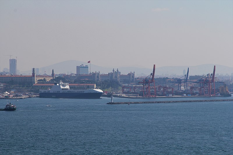 File:Bosporus 2013-03-18b.jpg