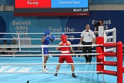 Deutsch: Boxen bei den Olympischen Jugendspielen 2018 Tag 12, 18. Oktober 2018 - Finale Leichtgewicht Mädchen – Junioren-Weltmeisterin und dreifache Juniorinnen-Europameisterin Caroline Sara DuBois (Großbritannien, blau) schlägt Juniorinnen-Asienmeisterin Porntip Buapa (Thailand, rot). English: Boxing at the 2018 Summer Youth Olympics on 18 October 2018 – Girls' lightweight Gold Medal Bout – Caroline Sara DuBois (Grat Britain, blue) wins over Porntip Buapa (Thailand, red). Español: Boxeo en los Juegos Olímpicos Juveniles de Verano de 2018 en 18 de octubre de 2018 - Combate de medalla de oro de peso ligero para niñas - Caroline Sara DuBois (Gran Bretaña, azul ) gana sobre Porntip Buapa (Tailandia, rojo).