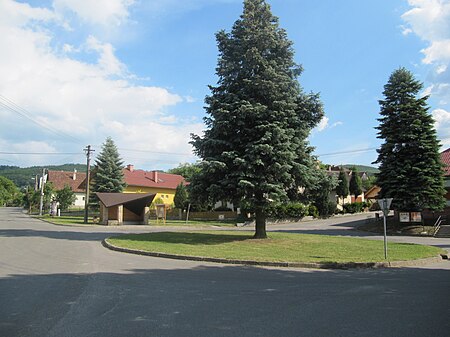 Bratřejov, náves