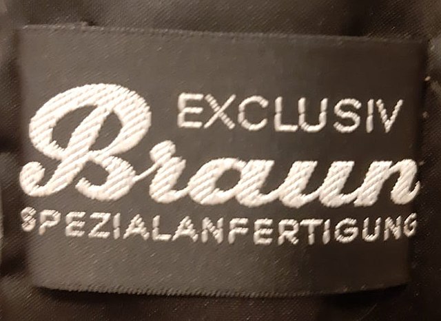 File:Braun, exclusiv Spezialanfertigung (Web-Einnähetikett eines  Kürschners).jpg - Wikimedia Commons