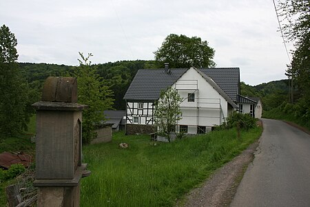 Buehlstahl und Wegekreuz