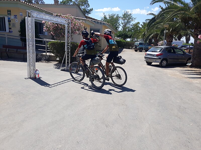 File:CAT700 2019 arribada al final de la CAT700 al càmping l'Eucaliptus.jpg