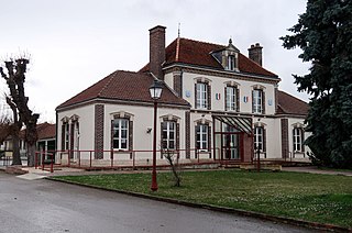 Charmont-sous-Barbuise, mairie.jpg
