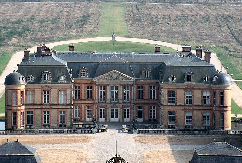 File:Chateau de Dampierre-en-Yvelines 02.jpg