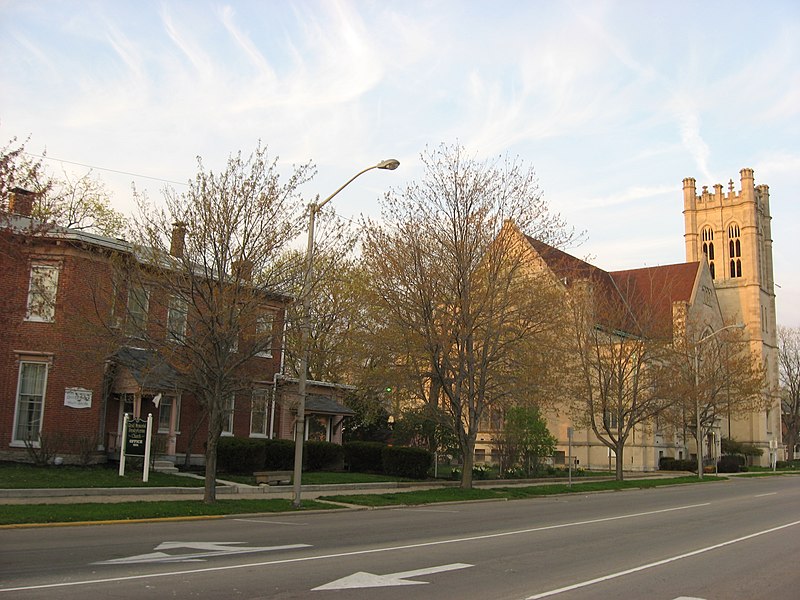 File:Church and house in the Starr HD.jpg