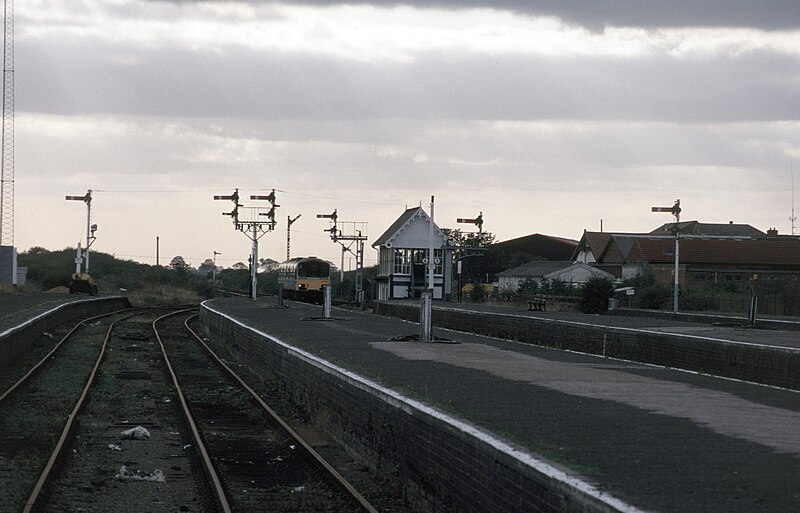 File:Class 150 at Skegness in Oct 1991.jpg