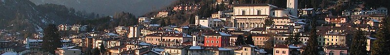 File:Clusone1 (cropped).jpg