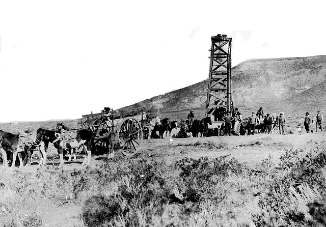 Photograph of the first oil well in Comodoro Rivadavia