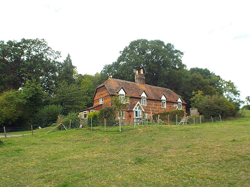 File:Cottages near Markbeech - geograph.org.uk - 5907812.jpg