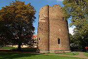 Cow Tower nad brzegiem rzeki Wensum
