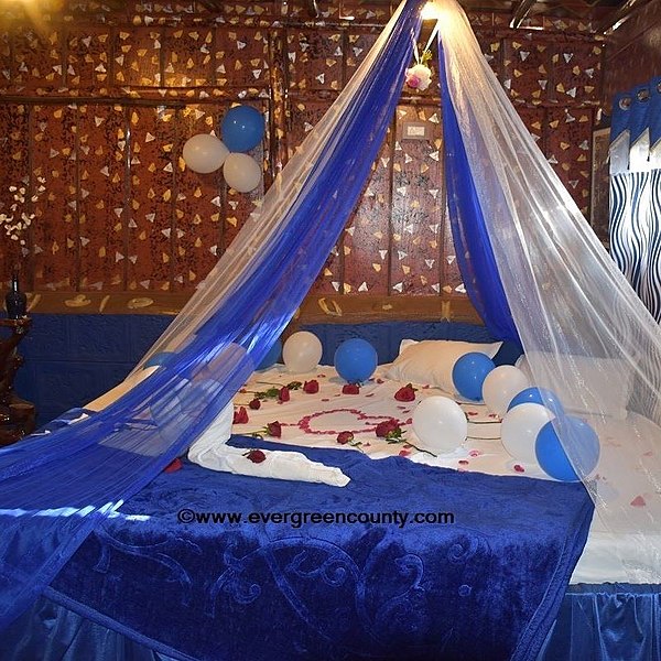 File:Decoration Honey Moon.jpg