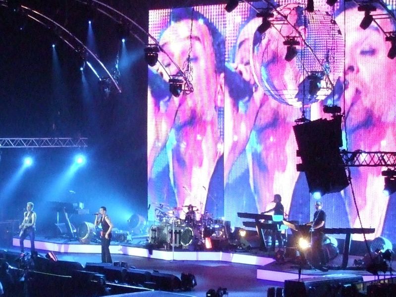 File:Depeche Mode O2 15 12 09.JPG