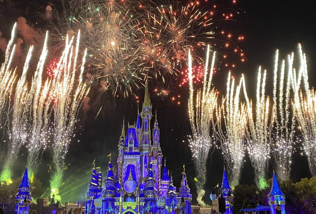 cinderella castle disney world fireworks