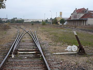 Châtillon-sur-Seine train station with symmetrical double turnouts, 2016