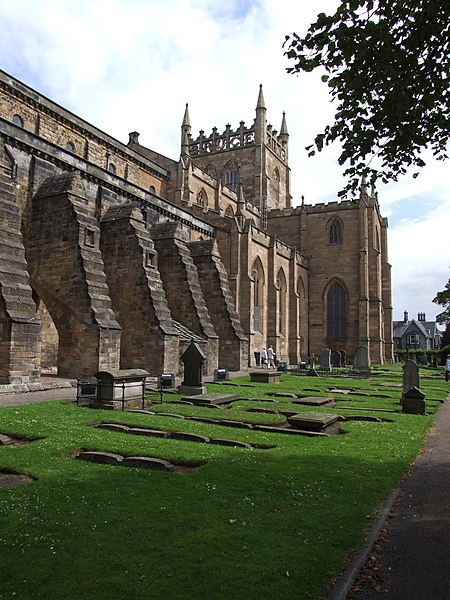 File:Dunfermline abbey side view.JPG