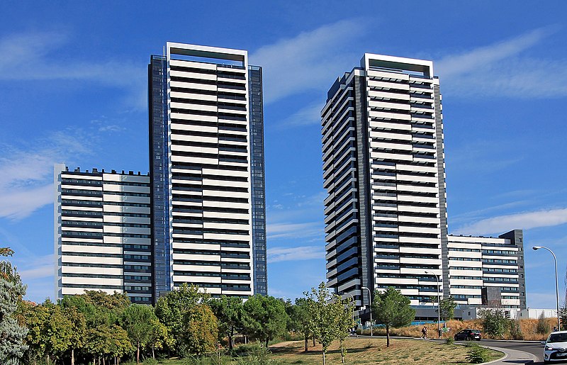 File:Edificios Skyline Madrid 03.jpg