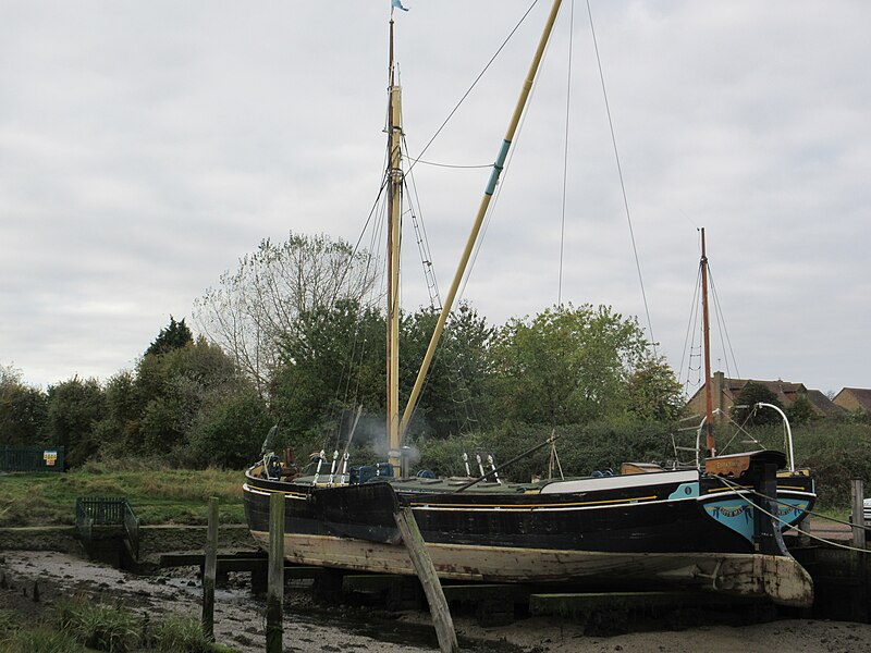 File:Edith May sailing Barge at Lower Halstow 05.JPG