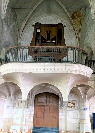 Kostel Saint-Nicolas v Bray-sur-Somme, galerie a varhany case.jpg