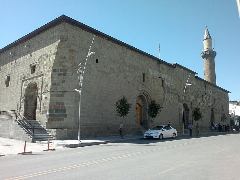 File:Erzurum Ulu Camii dış görünüm.jpg