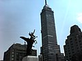 Estatua de la alameda central con fondo de la Latino - panoramio.jpg