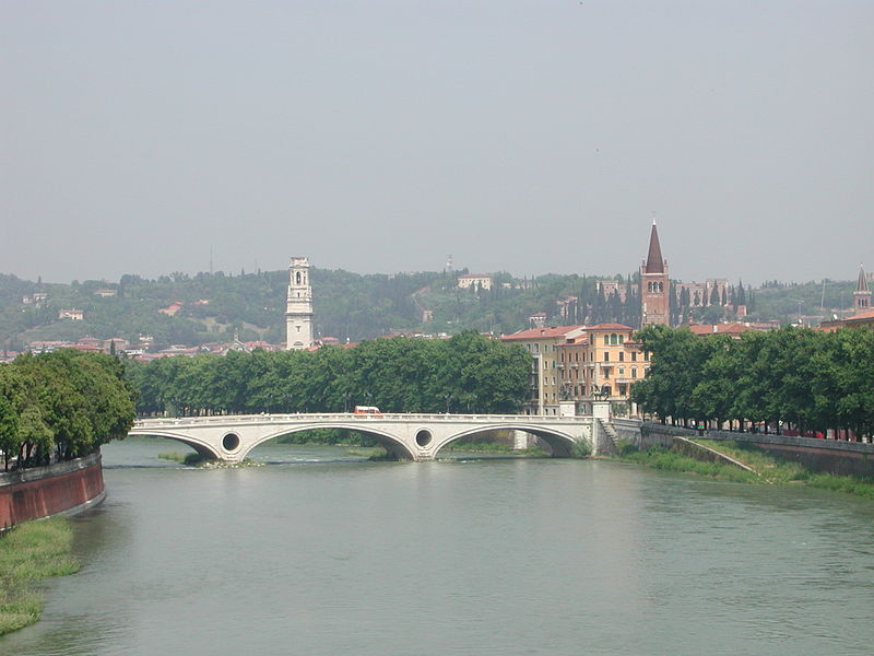 File:Etsch-Adige in Verona3.JPG